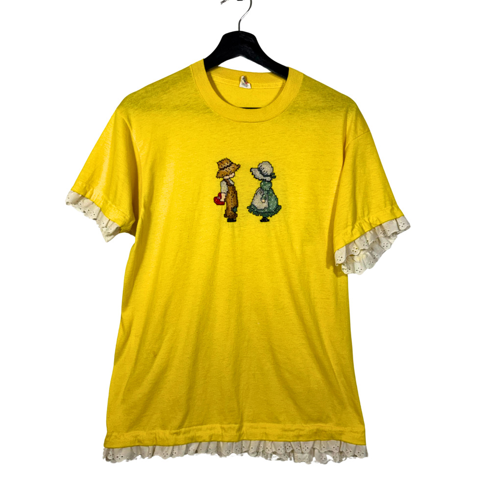 Vintage 80s 90s Embroidered Screen Stars Single Stitch TShirt Yth XL Yellow Lace